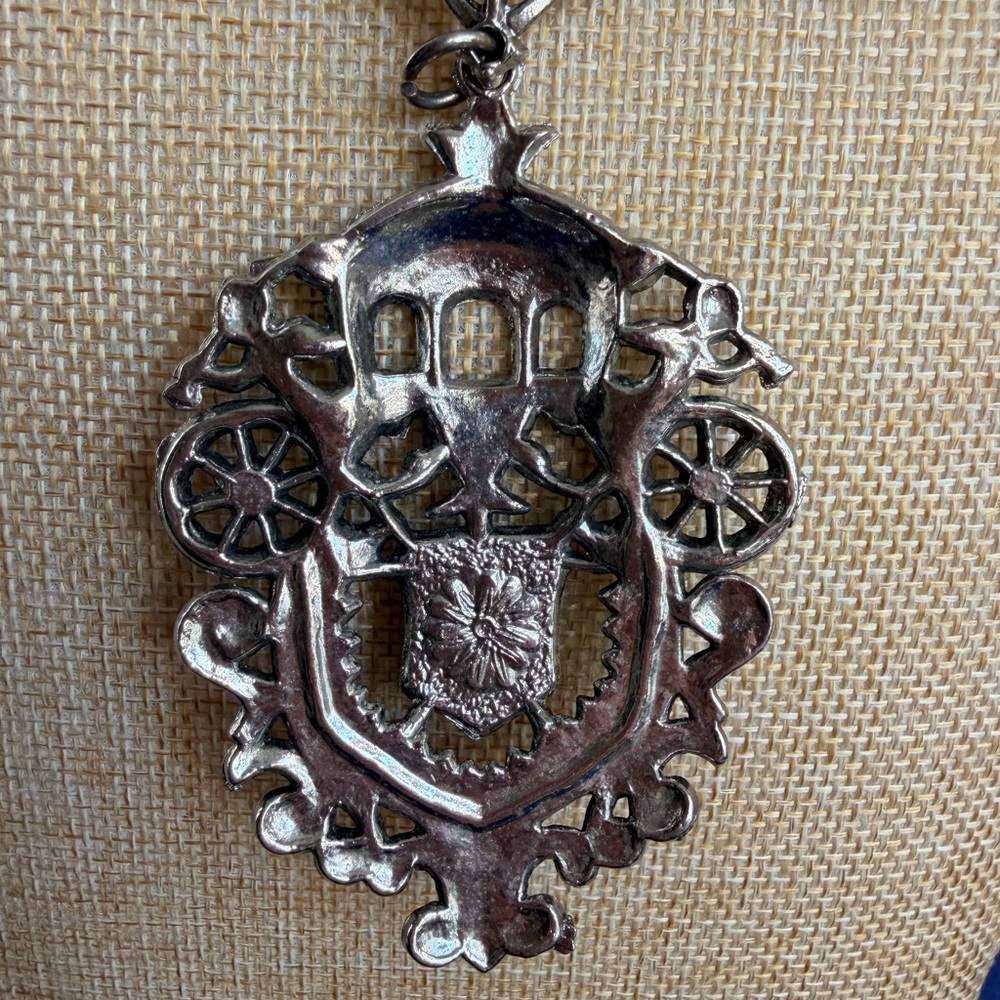 Vintage Victorian Heradalic Coat of Arms Pendant - Picture 5 of 6
